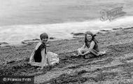 Head, Girls On The Beach 1921, Llanbedrog