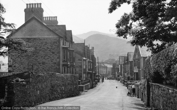 Photo of Llanberis, High Street c.1955