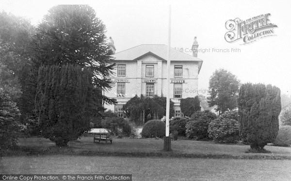 Photo of Llanberis, Padarn Villa Hotel c.1935