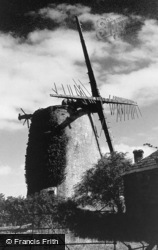 Llynnon Windmill c.1935, Llanddeusant
