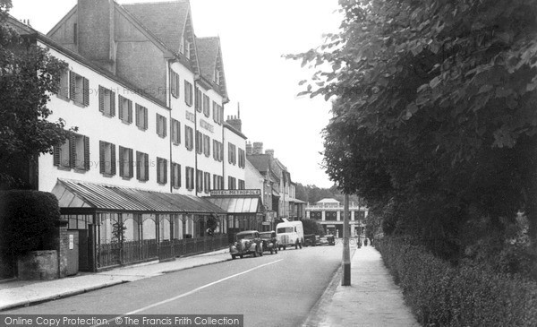 Photo of Llandrindod Wells, Hotel Metropole c.1950