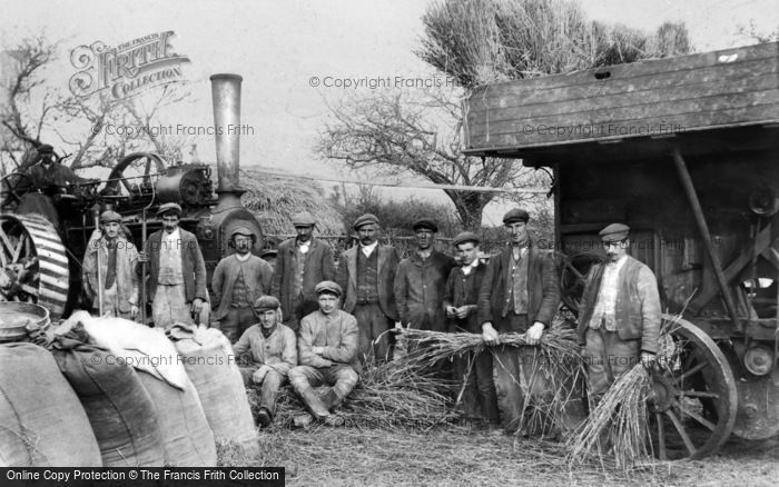 Photo of Llanelidan, Steam Threshing Gang c.1910