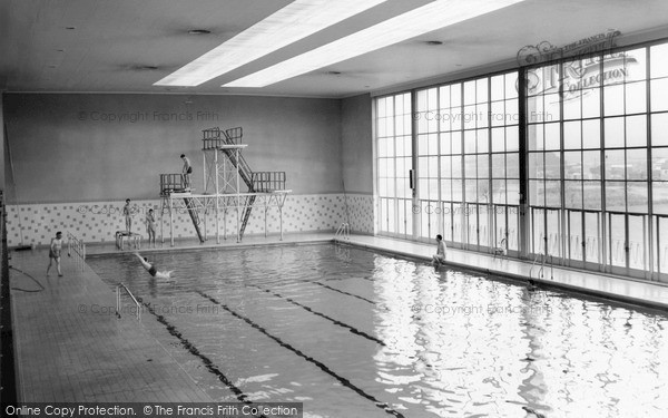 Photo of Llanelli, Jubilee Pool c.1965