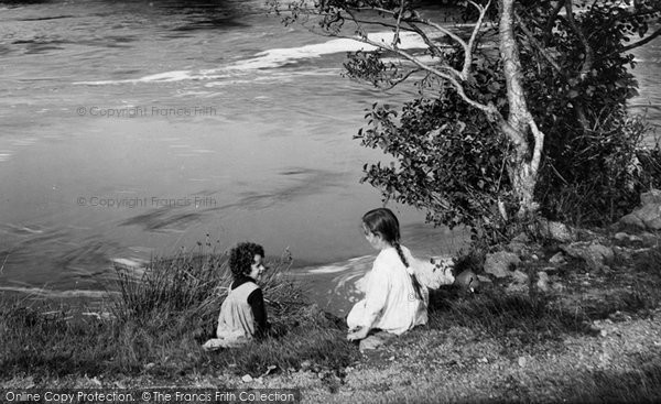 Photo of Llanelltyd, Girls By The River Mawddach 1913