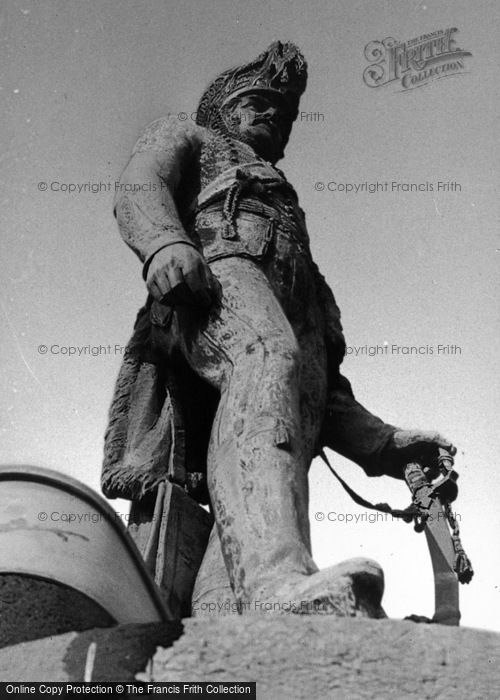 Photo of Llanfair Pwllgwyngyll, Marquis Of Anglesey Statue c.1939
