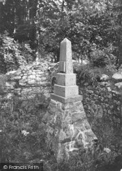 Llanfihanger Y Pennant, Mary Jones Monument c.1935, Llanfihangel-Y-Pennant