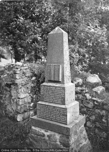Photo of Llanfihanger Y Pennant, Mary Jones Monument c.1935