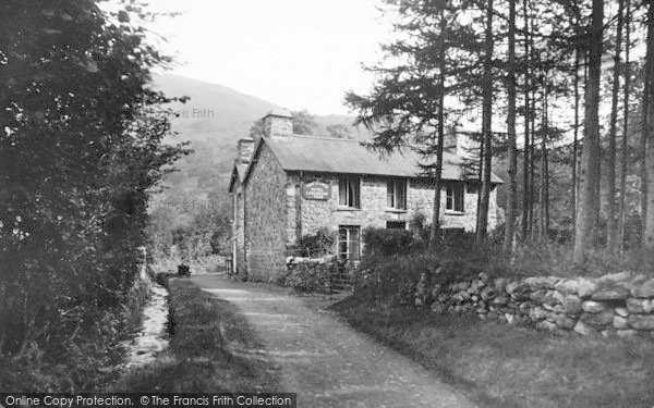 Photo of Llanfihanger Y Pennant, The Temperance Hotel c.1935
