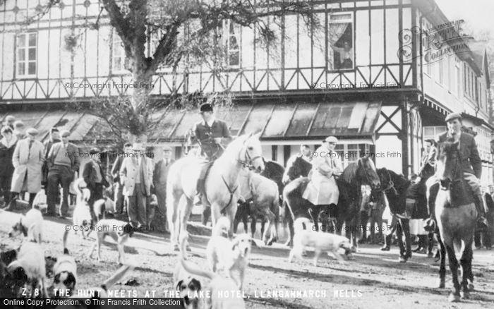 Llangammarch Wells, the Hunt meets at the Lake Hotel c1960 Photo of Llangammarch Wells, The Hunt Meets At The Lake Hotel c.1960