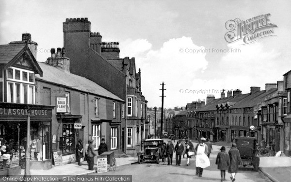 Photo of Llangefni, High Street c.1940