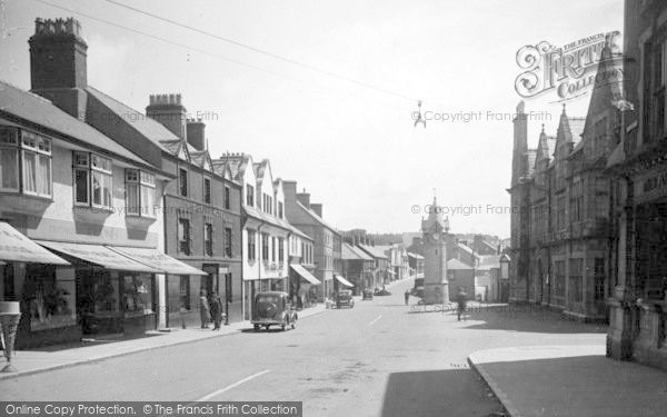 Photo of Llangefni, The High Street c.1940
