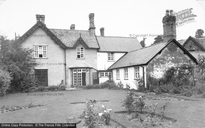 Photo of Llanrhaeadr Ym Mochnant, The Garden And Wynnstay Arms Hotel c.1955