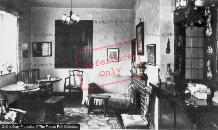 Photo of Llanrhaeadr Ym Mochnant, Wynnstay Arms c.1955