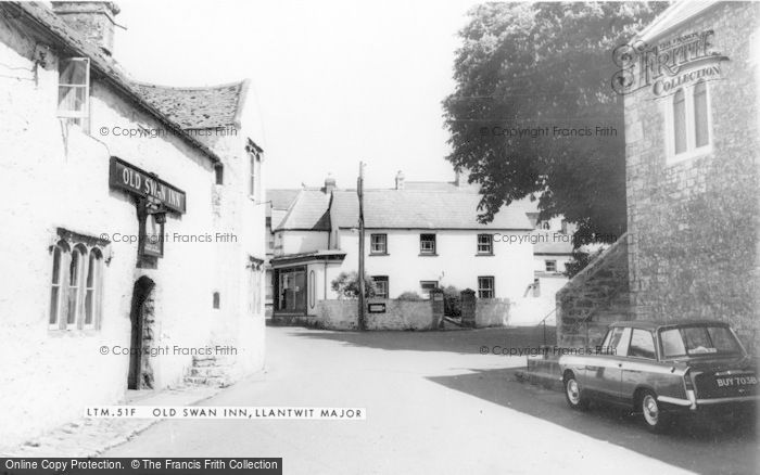 Photo of Llantwit Major, Old Swan Inn c.1960