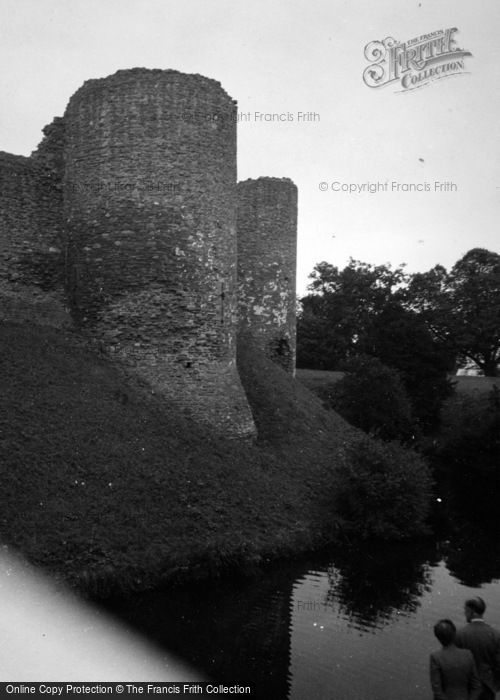 Photo of Llanvetherine, White Castle 1948