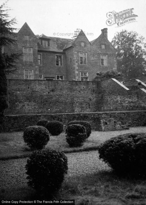 Photo of Llanvihangel Crucorney, Llanvihangel Court 1948