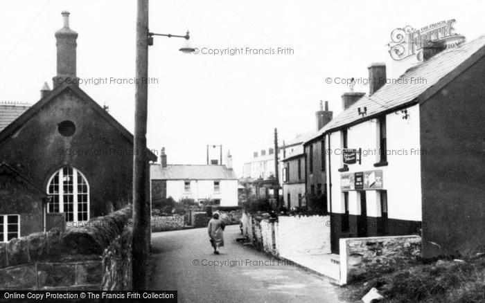 Photo of Llwydcoed, Corner House Street c.1955