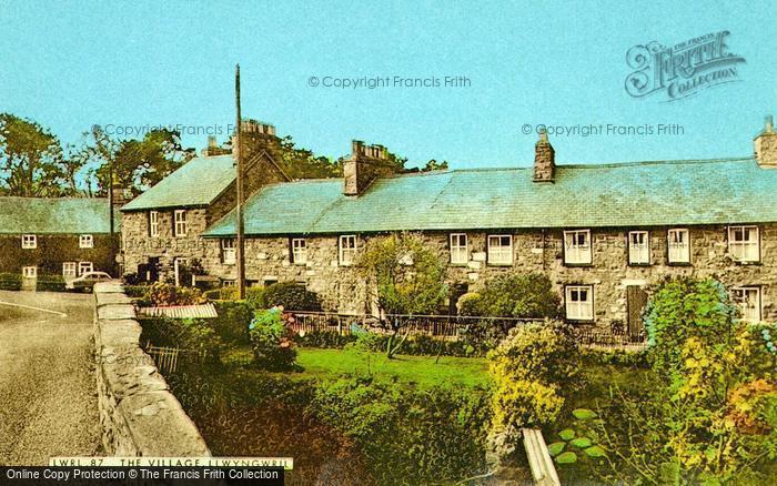 Photo of Llwyngwril, The Village c.1960