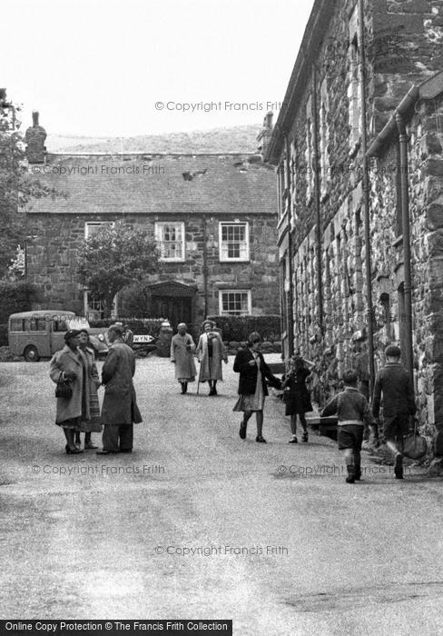 Photo of Llwyngwril, Village Residents c.1950
