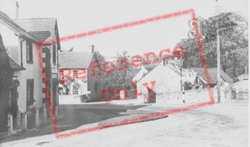 Crossroads c.1955, Llyswen