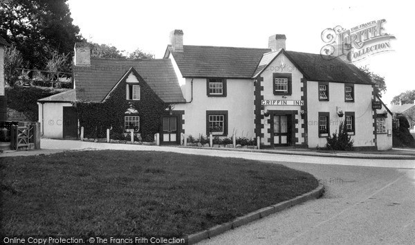 Photo of Llyswen, Griffin Inn c.1960