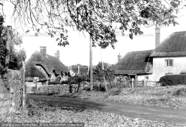 Photo of Lockeridge, The Village c.1955