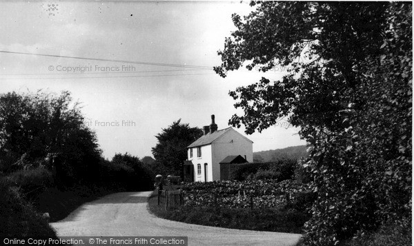 Photo of Lockeridge, The Village c.1955