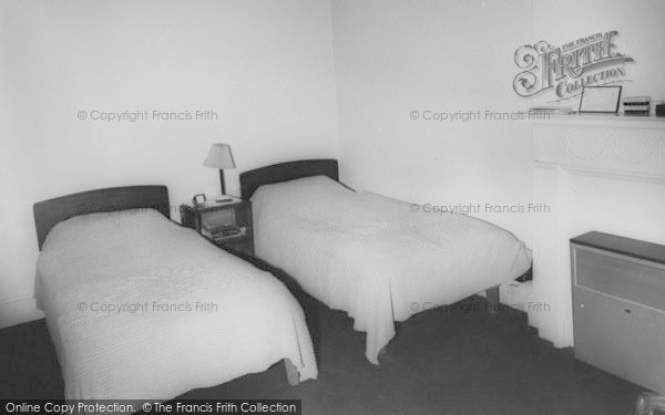 Photo of London, A Bedroom, St John House, Eaton Place c.1960