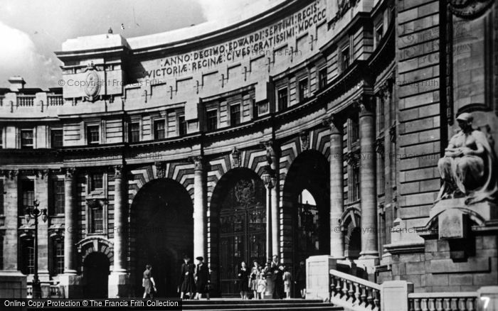 Photo of London, Admiralty Arch c.1949
