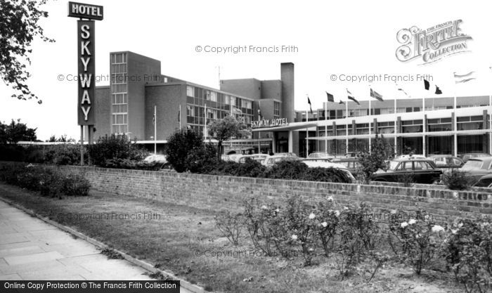 Photo of London, Airport Skyway Hotel c.1965