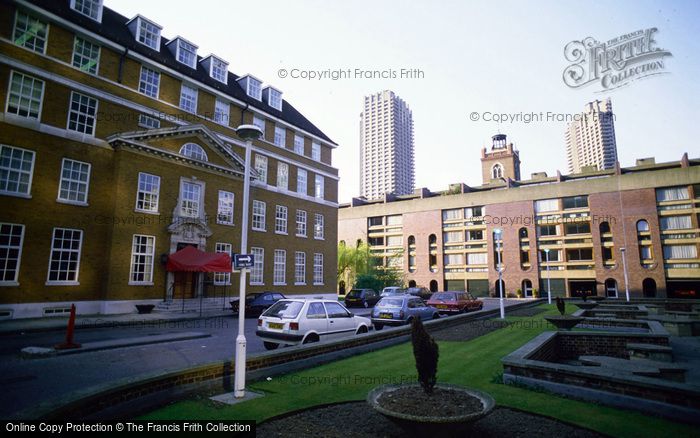 Photo of London, Barber Surgeons Hall c.1990