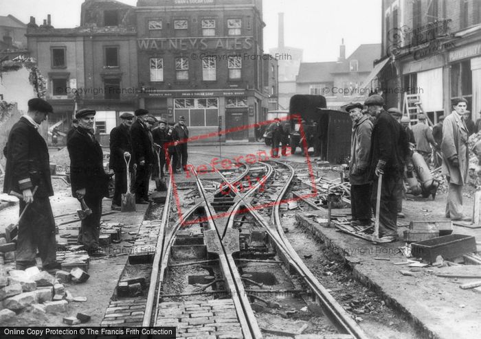 Photo of London, Bomb Damage, Parker's Row And The Swan And Sugar Loaf c.1940