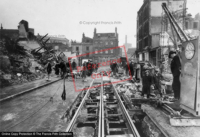 Photo of London, Bomb Damage, Parker's Row And The Swan And Sugar Loaf c.1940