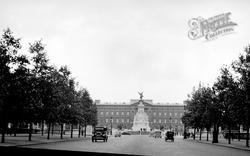 Buckingham Palace c.1935, London