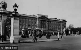 London, Buckingham Palace c1955