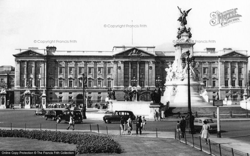 London, Buckingham Palace c1956