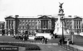 London, Buckingham Palace c1956