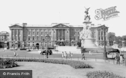 Buckingham Palace c.1965, London