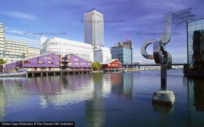 Photo of London, Canary Wharf From The Thames 1998