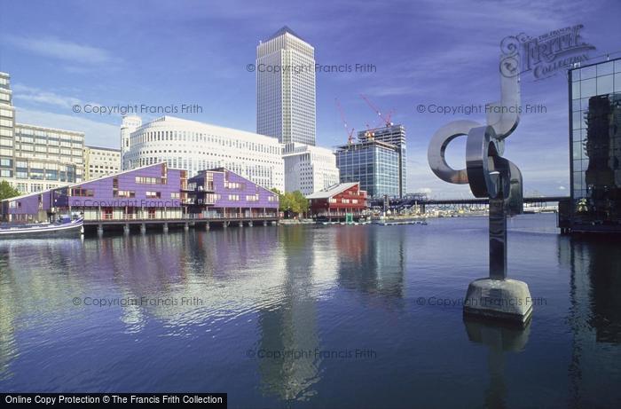 Photo of London, Canary Wharf From The Thames 1998