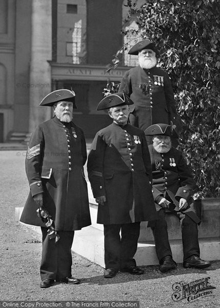 Photo of London, Chelsea Pensioners c.1898