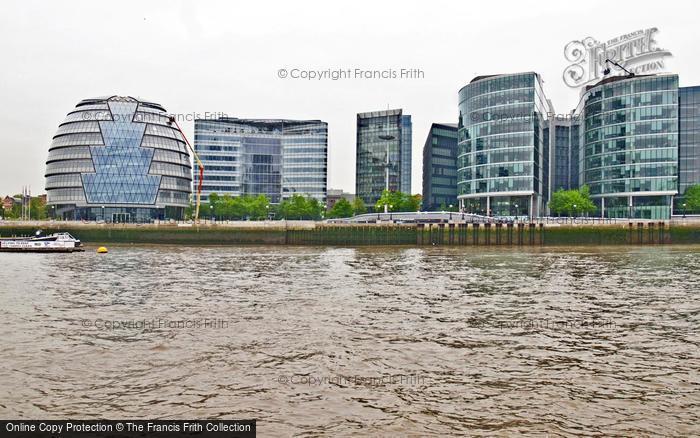 Photo of London, City Hall And Queen's Walk, Southwark 2010