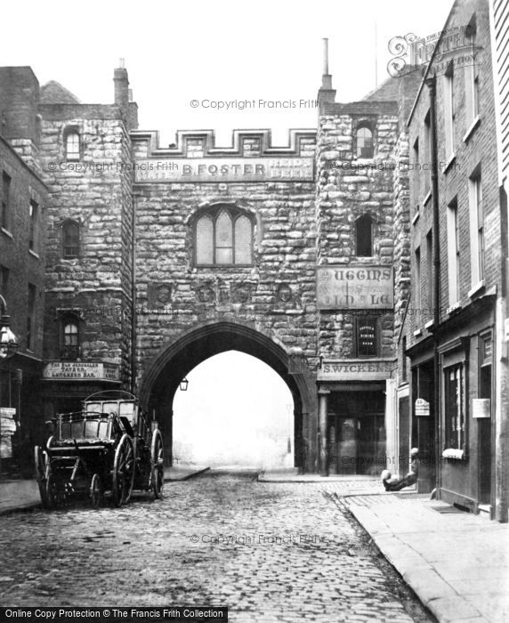 Photo of London, Clerkenwell, St John's Gate c.1870