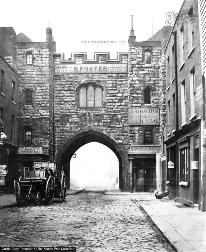 London, Clerkenwell, St John's Gate c1870