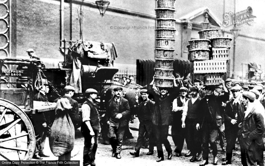London, Covent Garden, Market Porters 1900