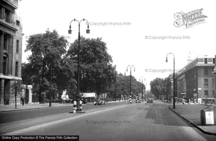 Photo of London, Euston Square c.1950