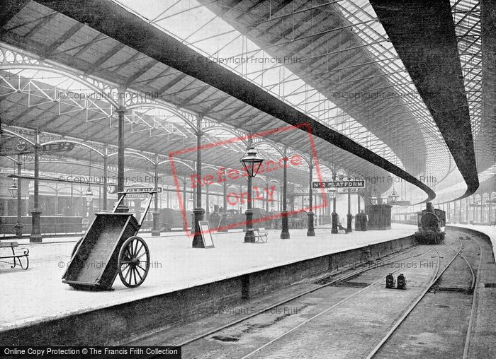 Photo of London, Euston Station, The Platforms c.1895