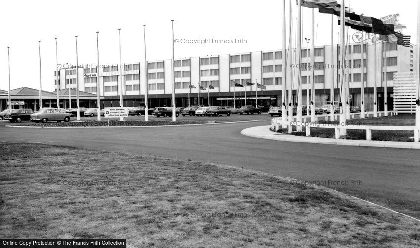 London, Fortes Airport Hotel c1965