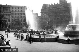 London, Fountains in Trafalgar Square c1950