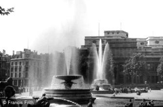 London, Fountains, Trafalgar Square c1950